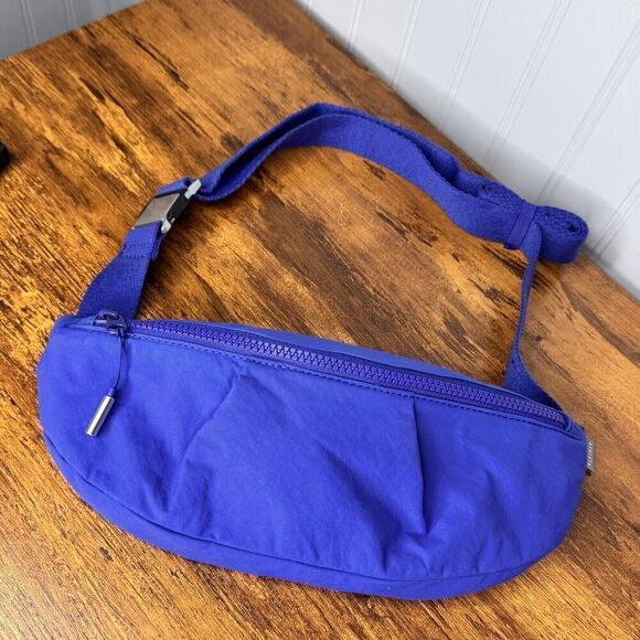 ATHLETA Kinetic Waist Pack Merlin Blue Nylon Adjustable Belt Fannie Bag 656732 - Picture 2 of 13